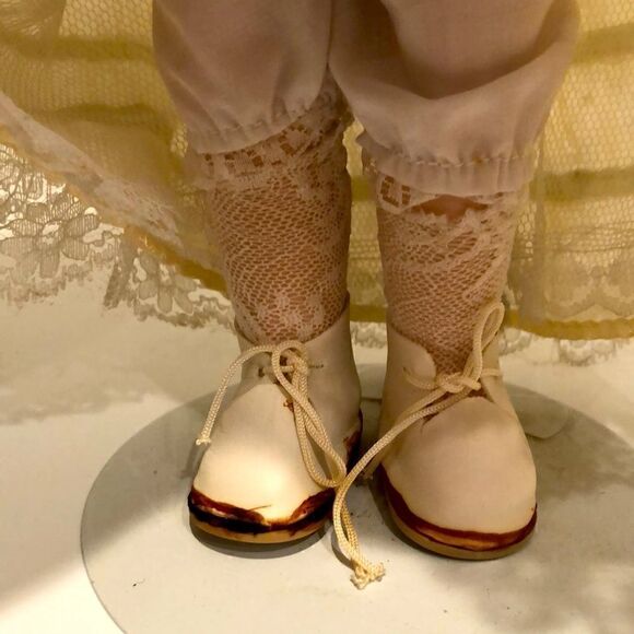 Porcelain doll 14”   - Picture 4 of 6